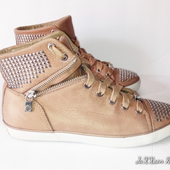 Michael Kors studded sneaker.   Size 6 - Picture 10 of 10
